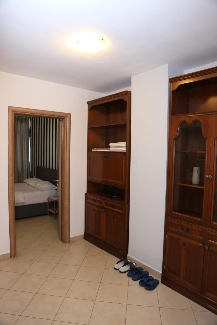 Ergi'S Host Apartment Tirana Exterior photo