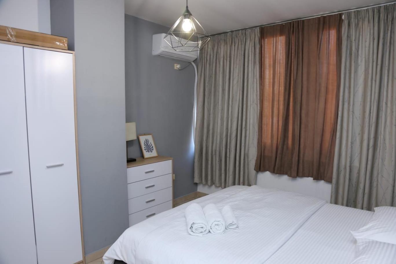 Ergi'S Host Apartment Tirana Exterior photo